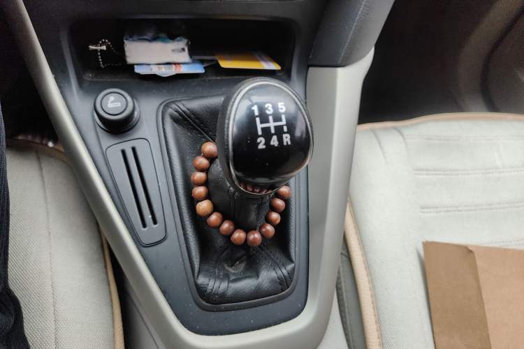 Used Ford Focus 2015 Sedan 1.6L Manual Comfort Model Gear Lever
