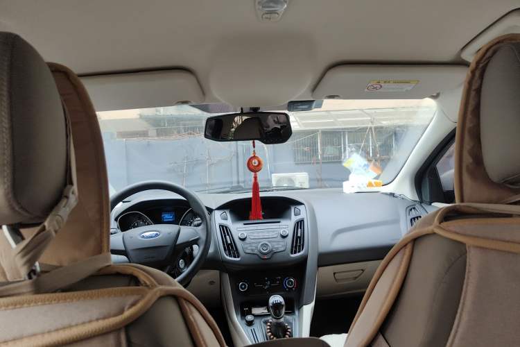 Used Ford Focus 2015 Sedan 1.6L Manual Comfort Model Headliner