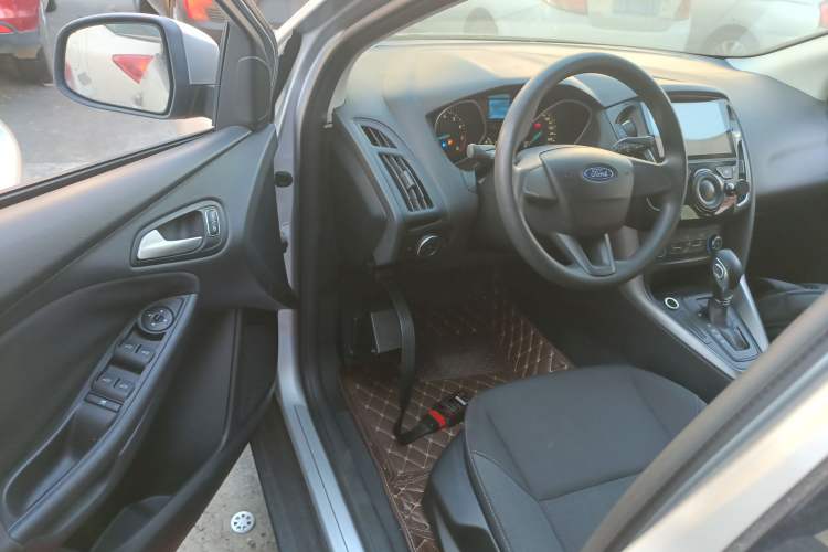 Used Ford Focus 2015 Hatchback 1.6L Automatic Comfort Model Interior 3