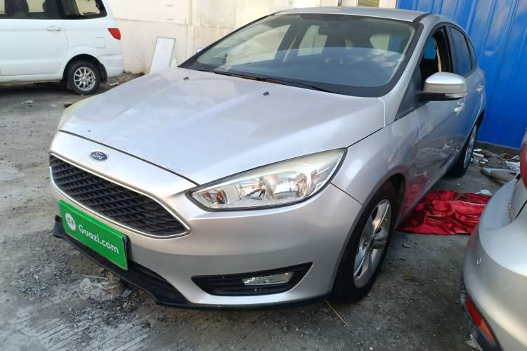 Used Ford Focus 2015 Hatchback 1.6L Automatic Comfort Model Guazi used car, China used car export, Used car for sale, Used Ford cars, Cheapest cars for sale