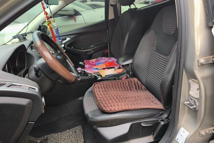 Used Ford Focus 2015 Sedan EcoBoost 125 Manual – Ultra-Style Edition Left Front Seat