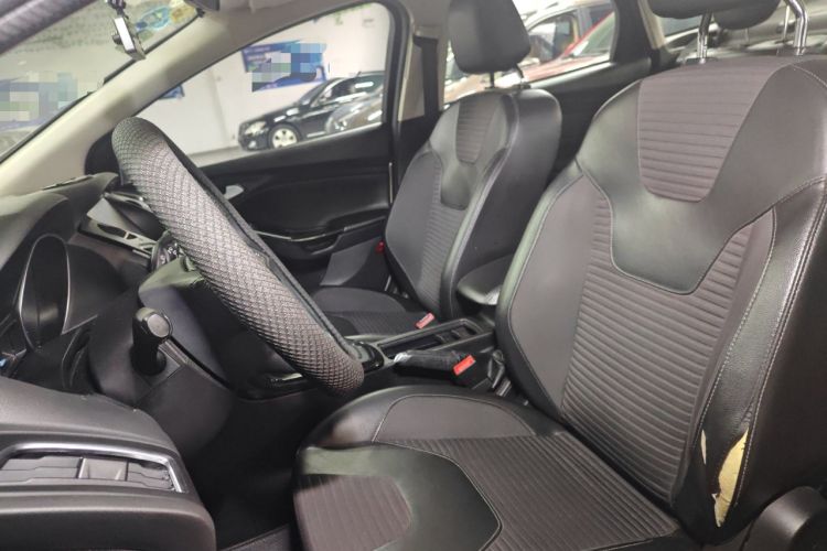 Used Ford Focus 2015 Sedan EcoBoost 125 Automatic Supreme Style Edition Left Front Seat