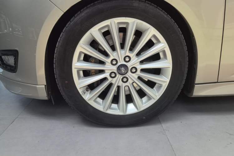 Used Ford Focus 2015 Hatchback EcoBoost 180 Automatic Sport Model Left Front Wheel Hub