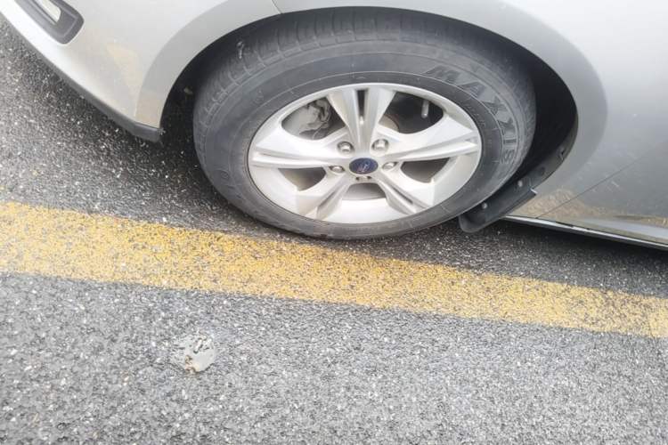 Used Ford Focus 2015 Hatchback 1.6L Automatic Comfort Model Left Front Wheel Hub