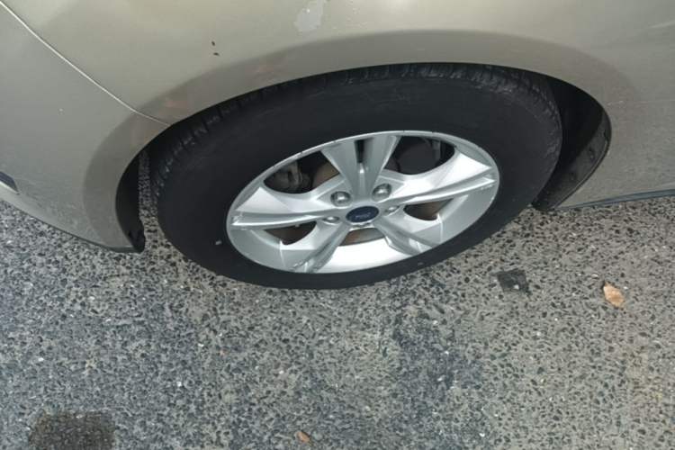 Used Ford Focus 2015 Hatchback 1.6L Automatic Comfort Model Left Front Wheel Hub