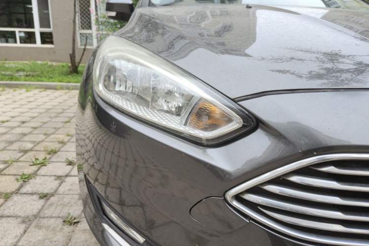 Used Ford Focus 2015 Sedan 1.6L Automatic Trend Model Right Front Headlight