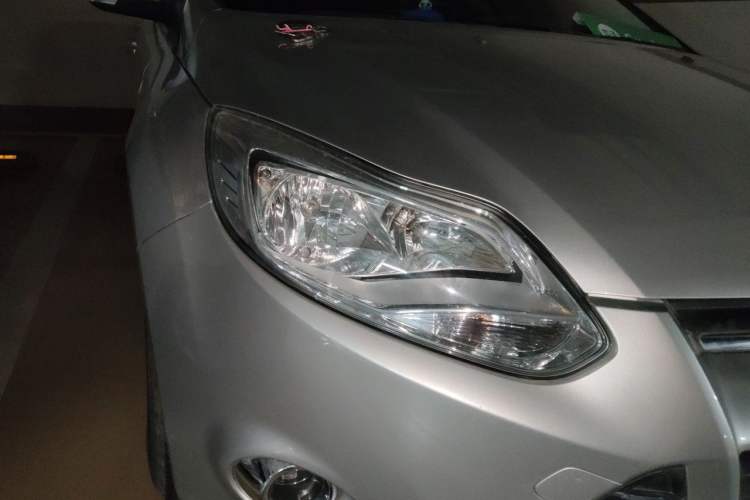 Used Ford Focus 2015 Sedan 1.6L Automatic Trend Model Right Front Headlight