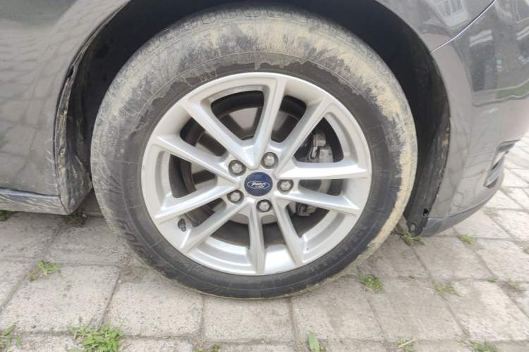 Used Ford Focus 2015 Sedan 1.6L Automatic Trend Model Right Front Wheel Hub