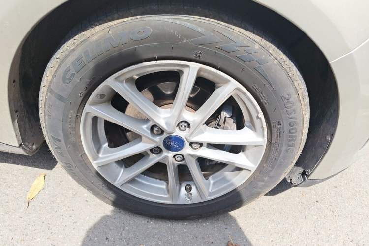 Used Ford Focus 2015 Hatchback EcoBoost 180 Automatic Elite Model Right Front Wheel Hub