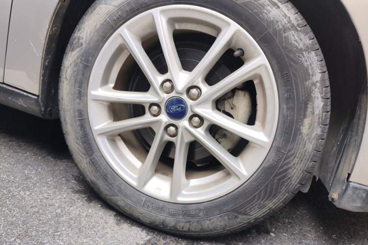 Used Ford Focus 2015 Hatchback EcoBoost 180 Automatic Elite Model Right Front Wheel Hub