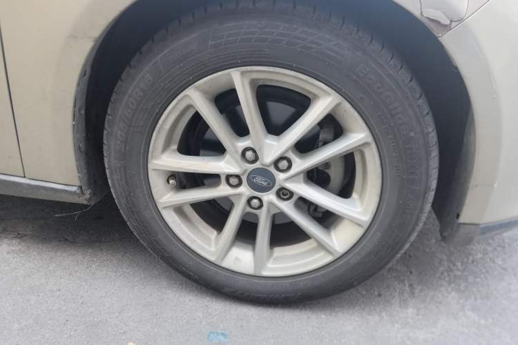 Used Ford Focus 2015 Sedan 1.6L Manual Fashion Edition Right Front Wheel Hub