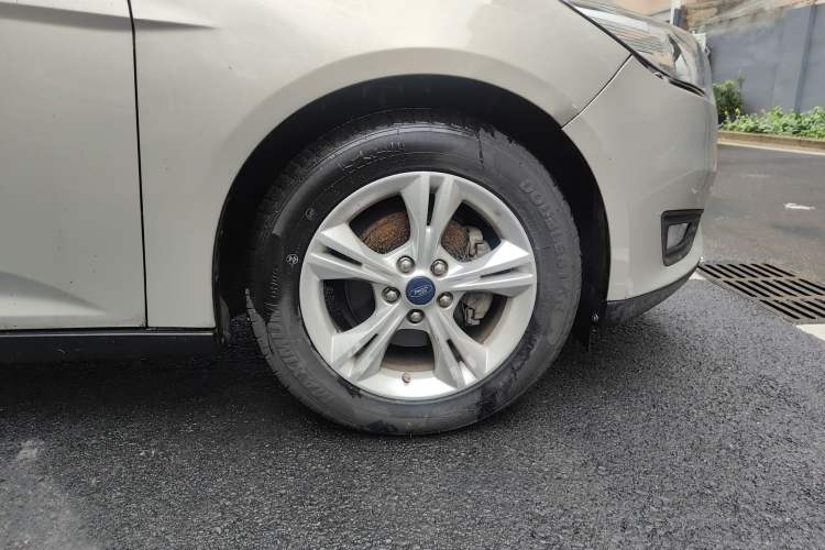 Used Ford Focus 2015 Sedan 1.6L Manual Comfort Model Right Front Wheel Hub