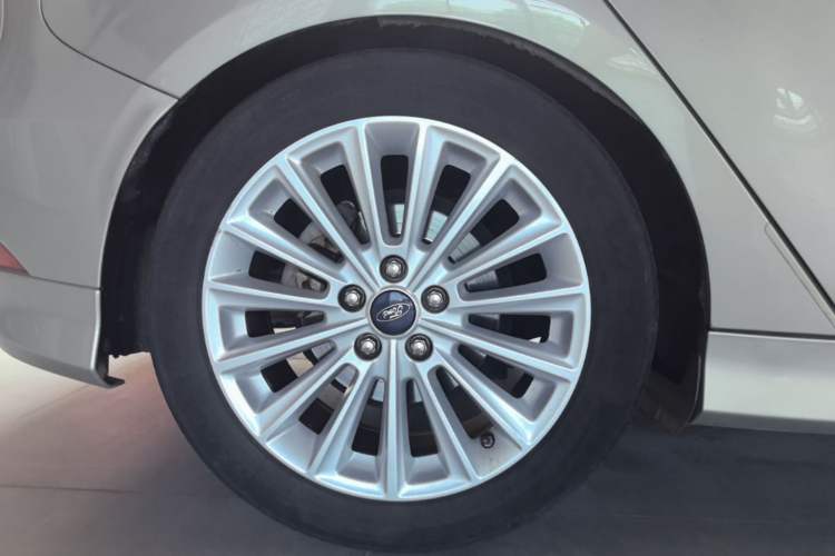 Used Ford Focus 2015 Hatchback EcoBoost 180 Automatic Sport Model Right Rear Wheel Hub
