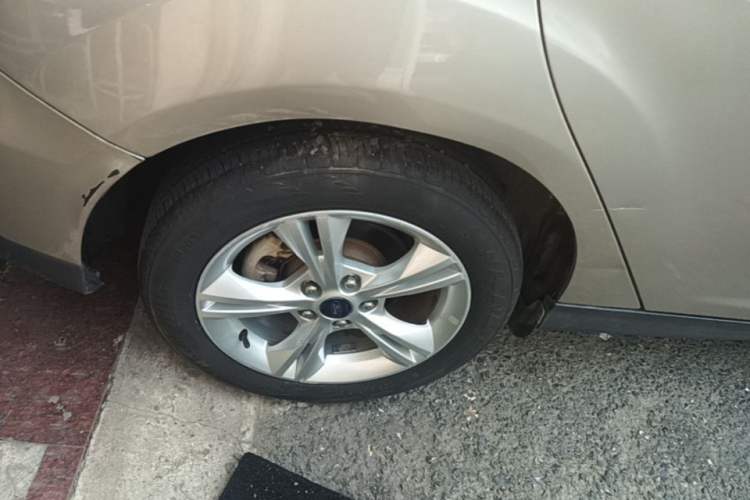 Used Ford Focus 2015 Hatchback 1.6L Automatic Comfort Model Right Rear Wheel Hub