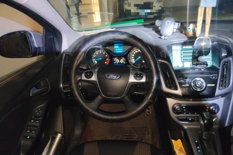 Used Ford Focus 2015 Sedan 1.6L Automatic Trend Model Steering Wheel