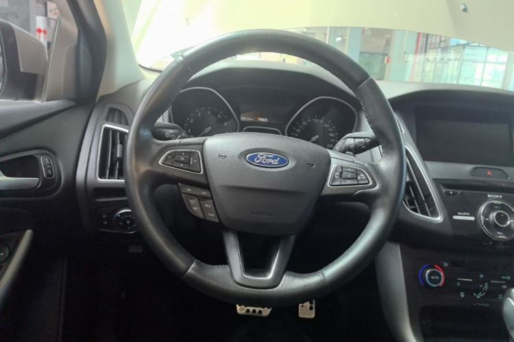 Used Ford Focus 2015 Hatchback EcoBoost 180 Automatic Sport Model Steering Wheel