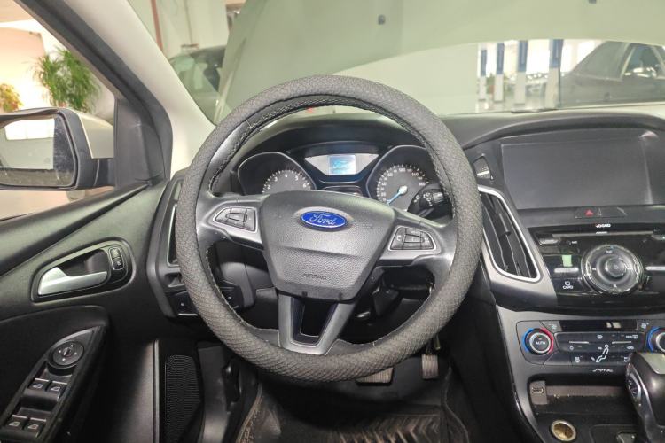 Used Ford Focus 2015 Sedan EcoBoost 125 Automatic Supreme Style Edition Steering Wheel