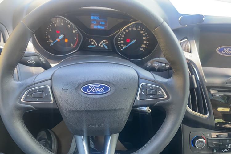 Used Ford Focus 2015 Sedan 1.6L Automatic Trend Model Steering Wheel