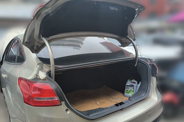 Used Ford Focus 2015 Sedan EcoBoost 125 Manual – Ultra-Style Edition Trunk