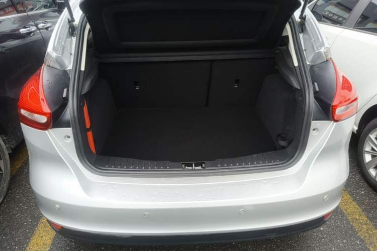 Used Ford Focus 2015 Hatchback 1.6L Automatic Comfort Model Trunk