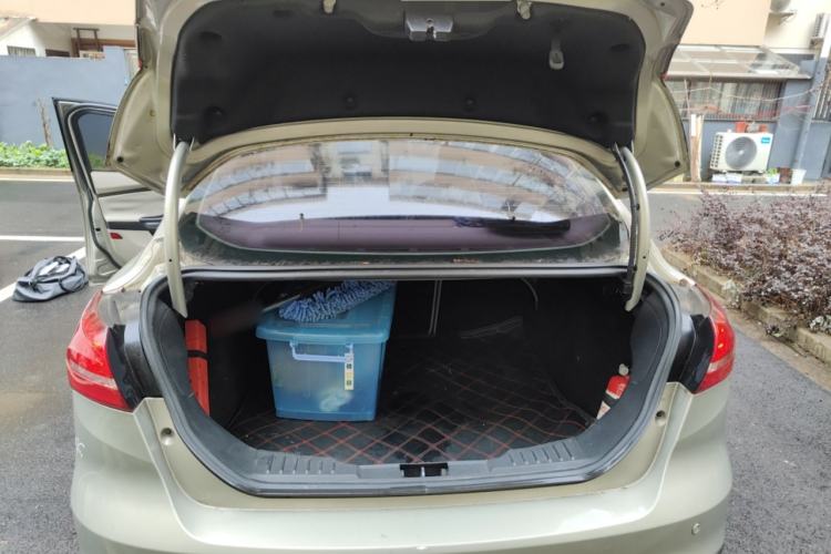 Used Ford Focus 2015 Sedan 1.6L Manual Comfort Model Trunk