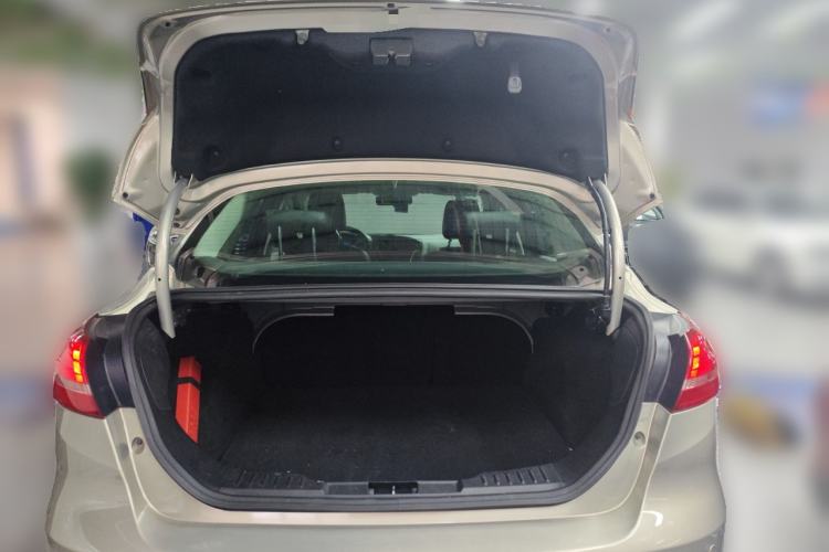 Used Ford Focus 2015 Sedan EcoBoost 125 Automatic Supreme Style Edition Trunk