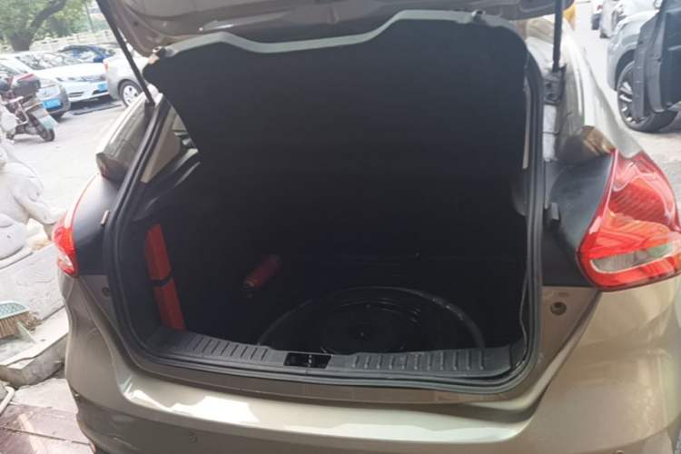 Used Ford Focus 2015 Hatchback 1.6L Automatic Comfort Model Trunk