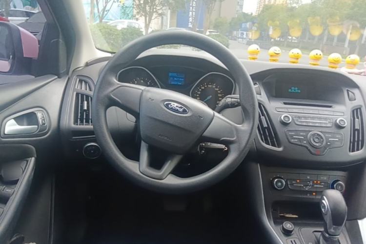 Used Ford Focus 2015 Hatchback 1.6L Automatic Comfort Model Steering Wheel