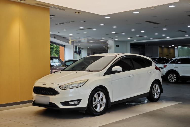 Używany Ford Focus 2015 Hatchback 1.6L Automatic Comfort Model Guazi used car, China used car export, Used car for sale, Used cars, Cheapest cars for sale