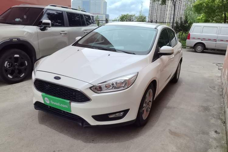 Used Ford Focus 2015 Hatchback 1.6L Automatic Comfort Model Guazi used car, China used car export, Used car for sale, Used Ford cars, Cheapest cars for sale