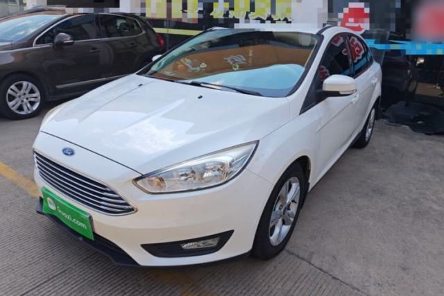 Ojetý Ford Focus 2015 Sedan 1.6L Automatic Comfort Model