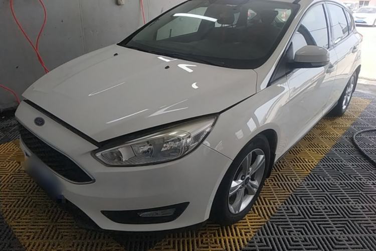 Used Ford Focus 2015 Hatchback 1.6L Automatic Comfort Model Guazi used car, China used car export, Used car for sale, Used Ford cars, Cheapest cars for sale