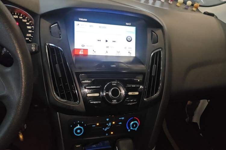 Used Ford Focus 2015 Hatchback 1.6L Automatic Comfort Model Audio And AC Panel