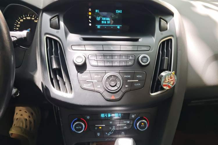 Used Ford Focus 2015 Sedan EcoBoost 125 Automatic Supreme Style Edition Audio And AC Panel
