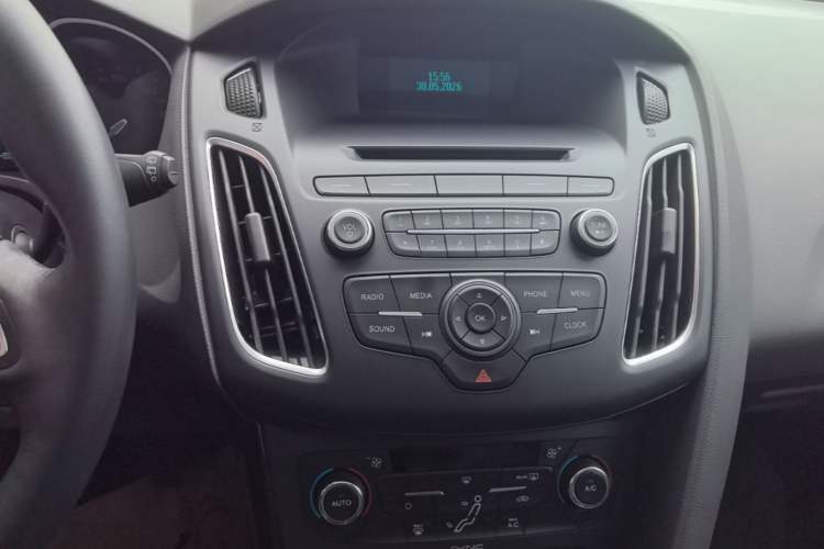 Used Ford Focus 2015 Hatchback 1.6L Manual Fashion Edition Audio And AC Panel