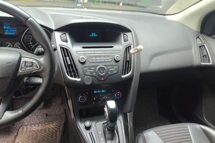 Used Ford Focus 2015 Hatchback 1.6L Automatic Fashion Edition Audio And AC Panel