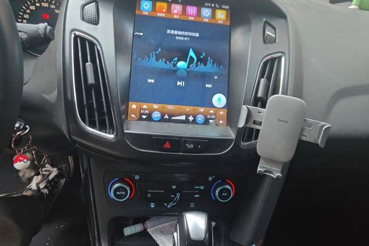 Used Ford Focus 2015 Hatchback EcoBoost 180 Automatic Elite Model Audio And AC Panel