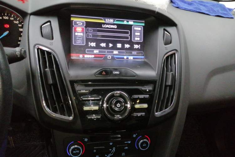 Used Ford Focus 2015 Hatchback EcoBoost 125 Automatic Supreme Style Edition Audio And AC Panel