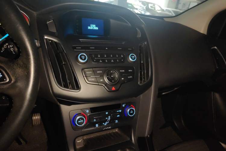 Used Ford Focus 2015 Hatchback 1.6L Manual Fashion Edition Audio And AC Panel
