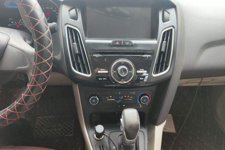 Used Ford Focus 2015 Sedan 1.6L Automatic Comfort Model Audio And AC Panel