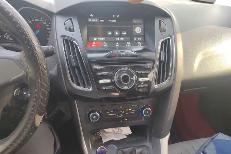 Used Ford Focus 2015 Hatchback 1.6L Manual Comfort Edition Audio And AC Panel
