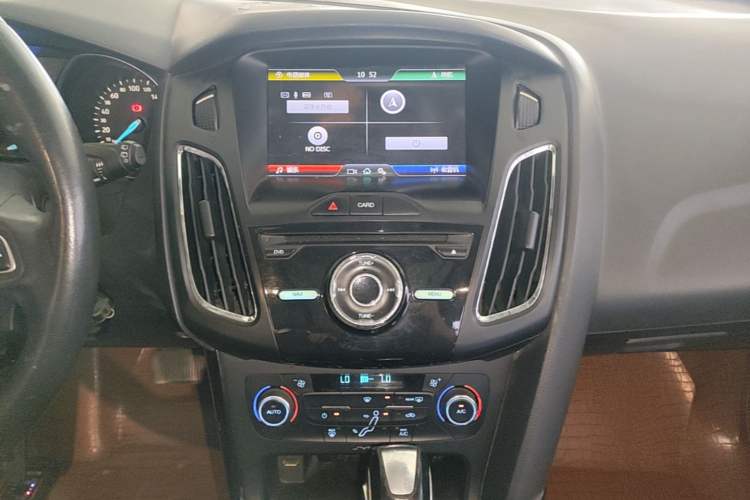 Used Ford Focus 2015 Hatchback 1.6L Automatic Fashion Edition Audio And AC Panel