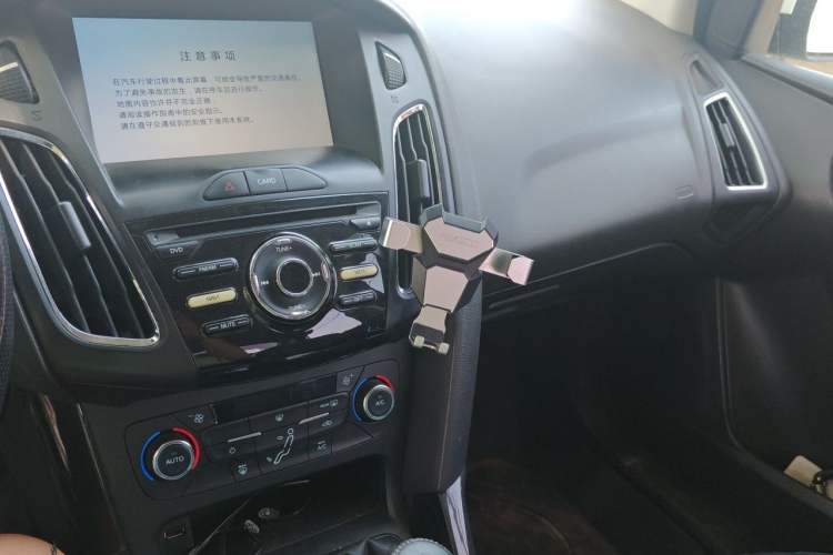 Used Ford Focus 2015 Sedan 1.6L Manual Fashion Edition Audio And AC Panel