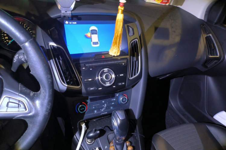 Used Ford Focus 2015 Hatchback 1.6L Automatic Fashion Edition Audio And AC Panel