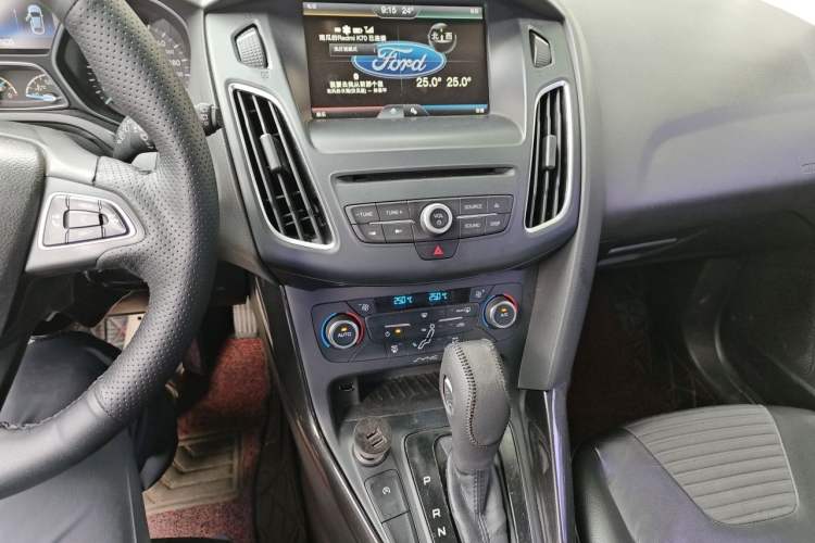 Used Ford Focus 2015 Hatchback EcoBoost 180 Automatic Elite Model Audio And AC Panel