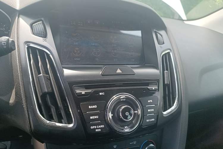 Used Ford Focus 2015 Hatchback 1.6L Automatic Comfort Model Audio And AC Panel
