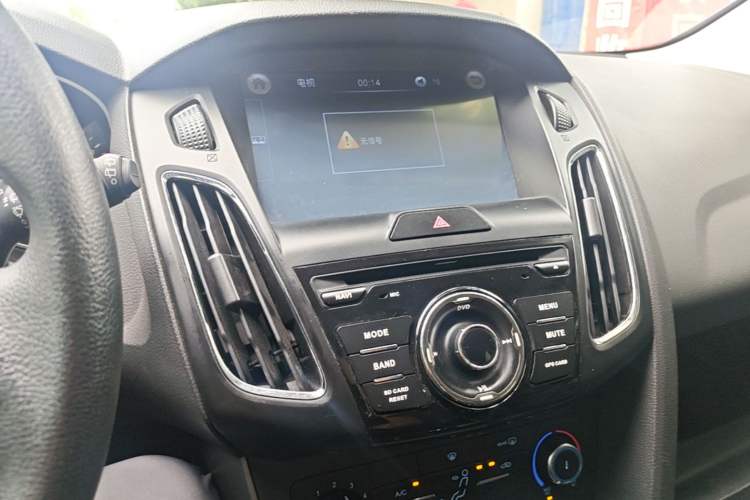 Used Ford Focus 2015 Hatchback 1.6L Automatic Comfort Model Audio And AC Panel