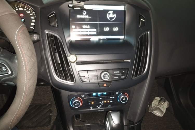 Used Ford Focus 2015 Hatchback EcoBoost 180 Automatic Elite Model Audio And AC Panel