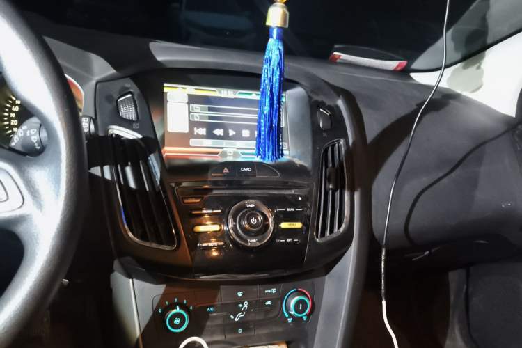 Used Ford Focus 2015 Hatchback 1.6L Manual Comfort Edition Audio And AC Panel