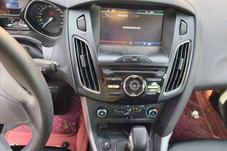 Used Ford Focus 2015 Hatchback 1.6L Automatic Comfort Model Audio And AC Panel
